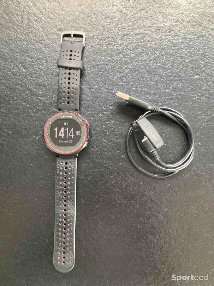 Montre connectée garmin forerunner 235 d'occasion Ajouté le : 30/04/2024