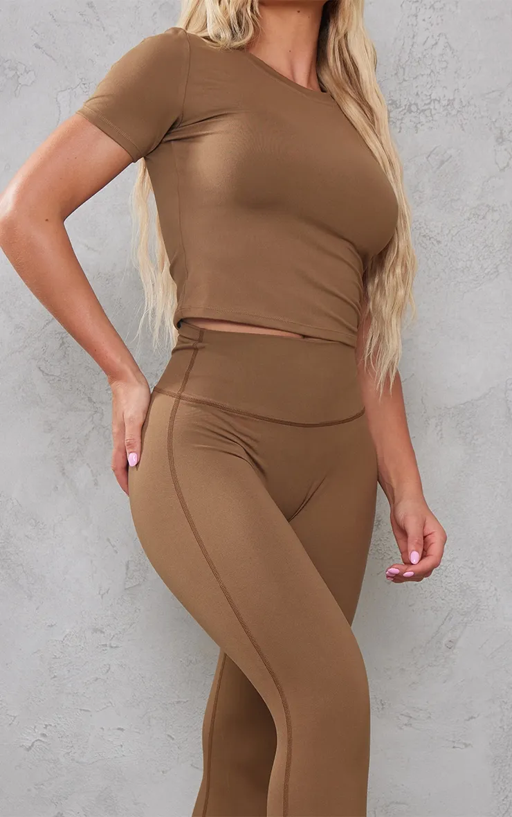 PRETTYLITTLETHING Pantalon de yoga flare caramel Sculpt à taille haute