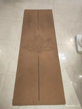 Tapis yoga en liège fleur de lotus  d'occasion Ajouté le : 21/08/2024